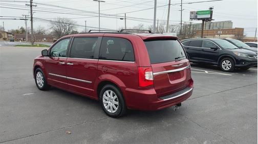 2016 Chrysler Town & Country Touring
