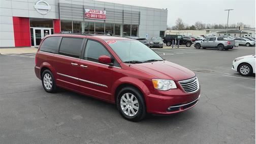 2016 Chrysler Town & Country Touring
