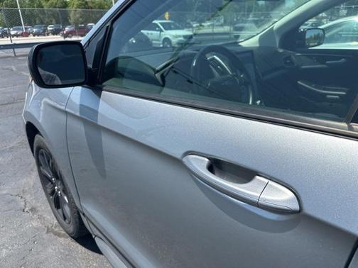 2022 Ford Edge SE