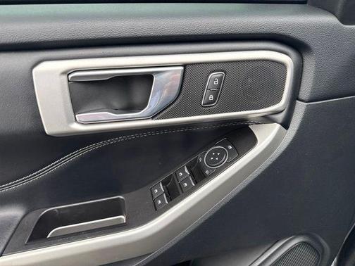 Carbonized Gray Metallic 2022 Ford Explorer XLT