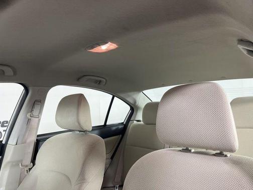 Satin White Pearl 2013 Subaru Impreza 2.0i