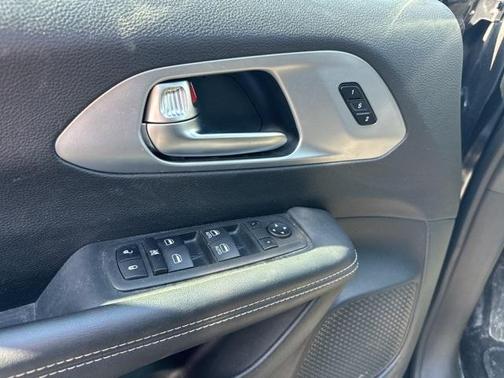 2023 Chrysler Pacifica Touring-L