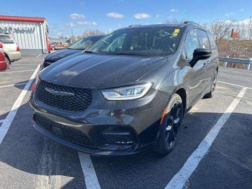 2023 Chrysler Pacifica Touring-L