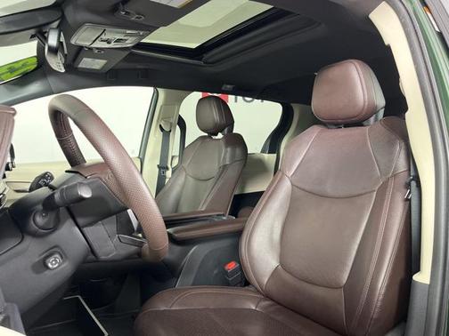 2023 Toyota Sienna Platinum 7 Passenger