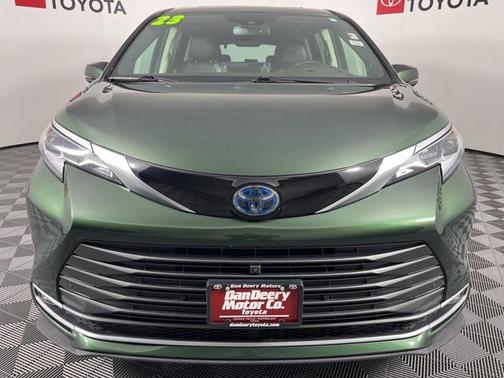 2023 Toyota Sienna Platinum 7 Passenger