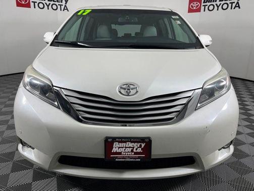 Blizzard Pearl 2017 Toyota Sienna Limited Premium