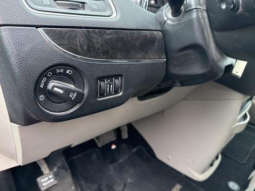 2016 Chrysler Town & Country Touring