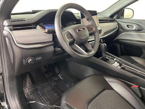 Diamond Black Crystal Pearlcoat 2024 Jeep Compass Latitude