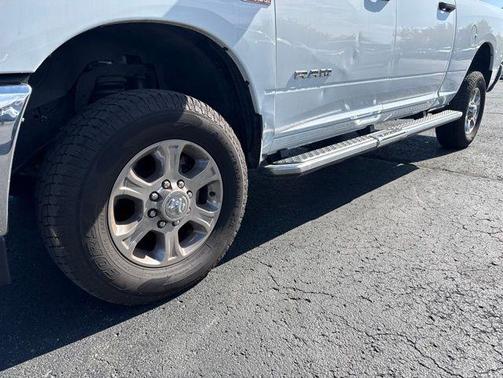 Bright White Clearcoat 2024 RAM 2500 Big Horn Crew Cab 4x4 6'4' Box