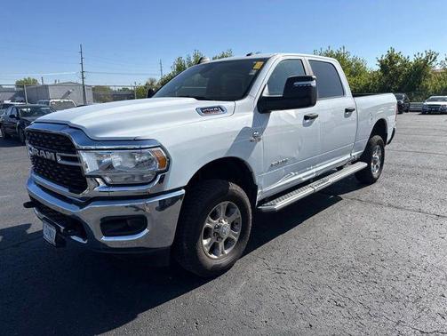 Bright White Clearcoat 2024 RAM 2500 Big Horn Crew Cab 4x4 6'4' Box