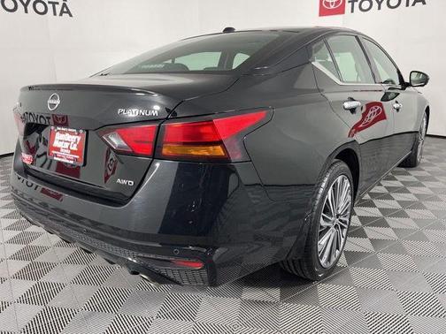 Super Black 2023 Nissan Altima Platinum