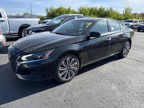 Super Black 2023 Nissan Altima Platinum