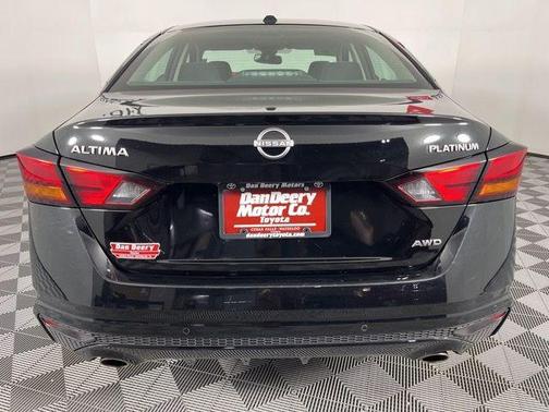 Super Black 2023 Nissan Altima Platinum