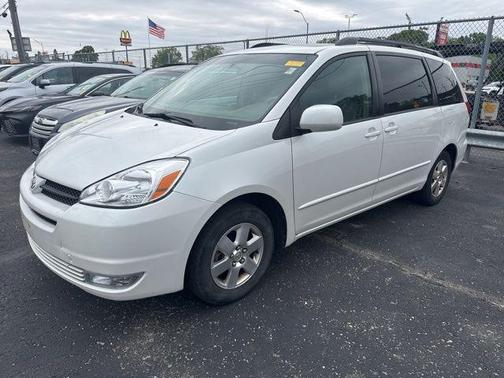 Arctic Frost Pearl 2005 Toyota Sienna XLE