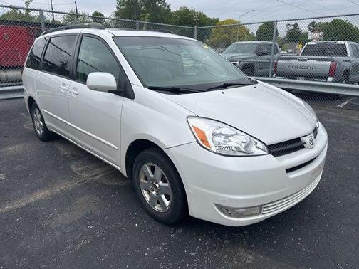 Arctic Frost Pearl 2005 Toyota Sienna XLE