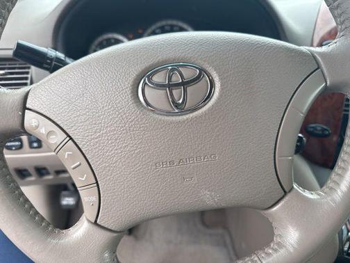 Arctic Frost Pearl 2005 Toyota Sienna XLE