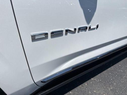 White Frost Tricoat 2023 GMC Yukon XL Denali Ultimate