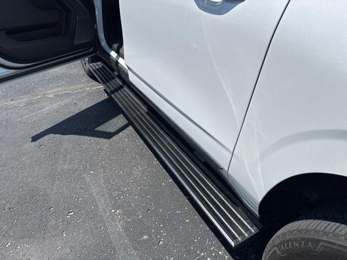 White Frost Tricoat 2023 GMC Yukon XL Denali Ultimate