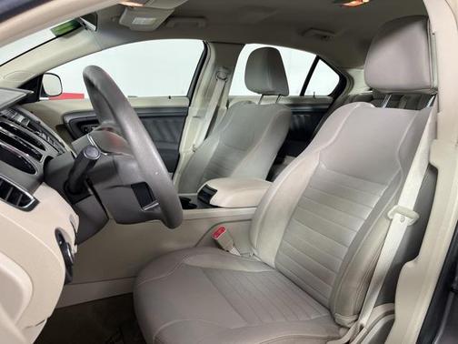 2011 Ford Taurus SE