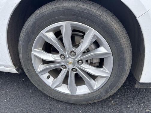Summit White 2023 Chevrolet Malibu FWD 1LT