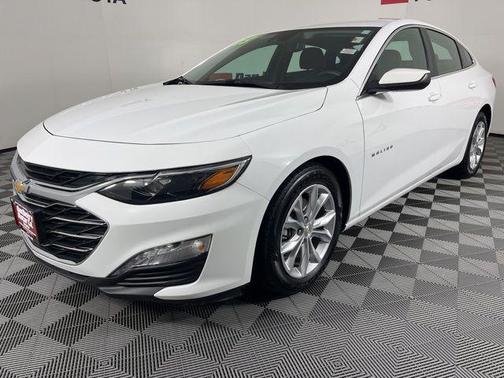 Summit White 2023 Chevrolet Malibu FWD 1LT