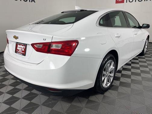 Summit White 2023 Chevrolet Malibu FWD 1LT