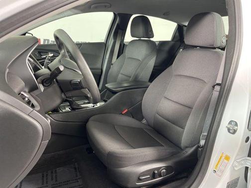 Summit White 2023 Chevrolet Malibu FWD 1LT
