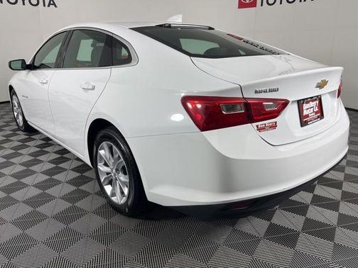 Summit White 2023 Chevrolet Malibu FWD 1LT