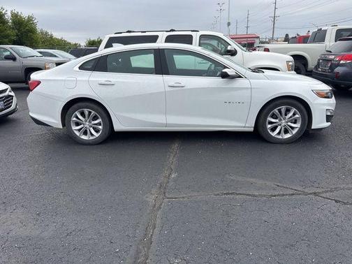 Summit White 2023 Chevrolet Malibu FWD 1LT