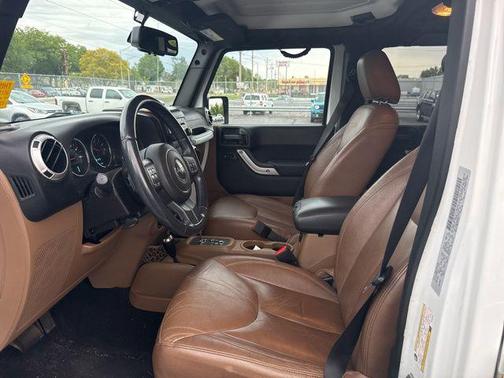 Bright White Clearcoat 2016 Jeep Wrangler Unlimited Sahara