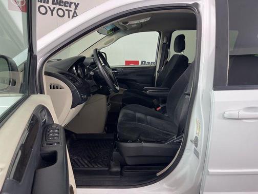 White Knuckle Clearcoat 2017 Dodge Grand Caravan SE