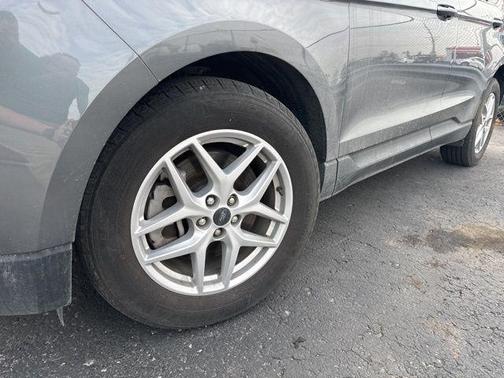 Carbonized Gray Metallic 2024 Ford Edge SEL