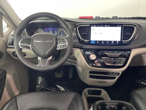 2023 Chrysler Pacifica Touring-L
