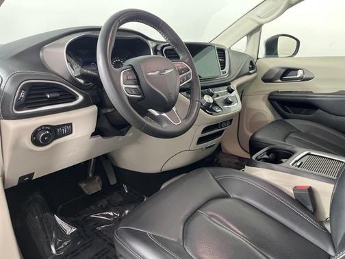 2023 Chrysler Pacifica Touring-L