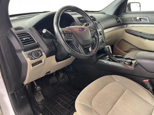 Oxford White 2019 Ford Explorer XLT