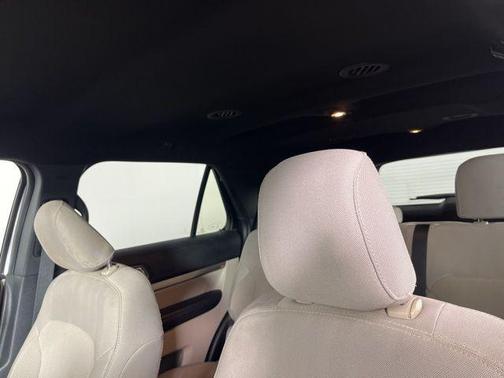 Oxford White 2019 Ford Explorer XLT