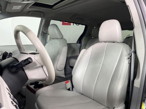 2013 Toyota Sienna XLE