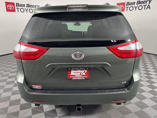 2018 Toyota Sienna LE