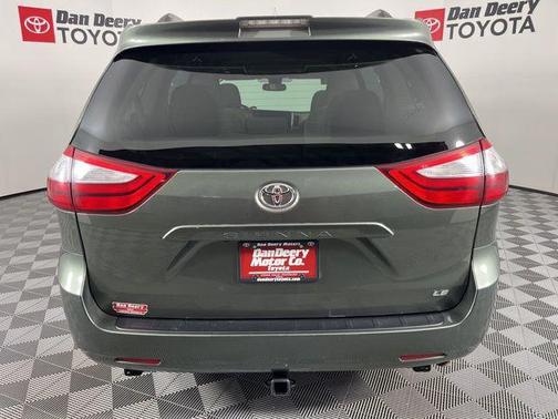 2018 Toyota Sienna LE