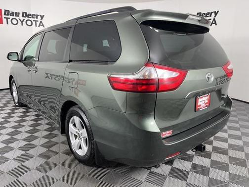2018 Toyota Sienna LE