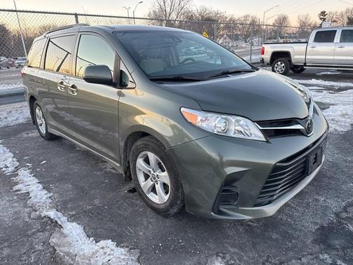 2018 Toyota Sienna LE