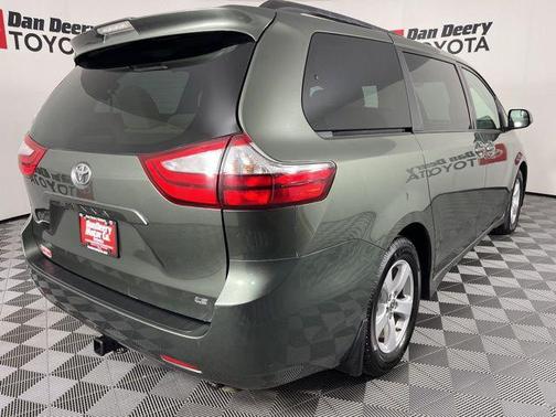 2018 Toyota Sienna LE
