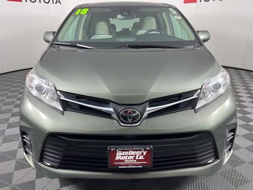 2018 Toyota Sienna LE