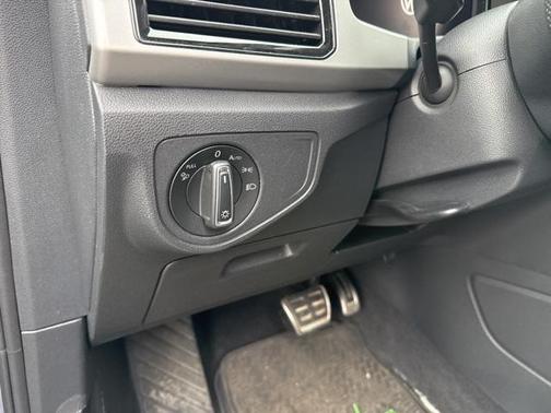 2022 Volkswagen Atlas Cross Sport 3.6L V6 SEL Premium R-Line