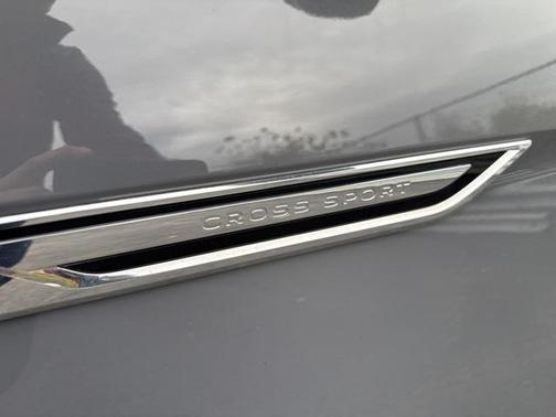 2022 Volkswagen Atlas Cross Sport 3.6L V6 SEL Premium R-Line