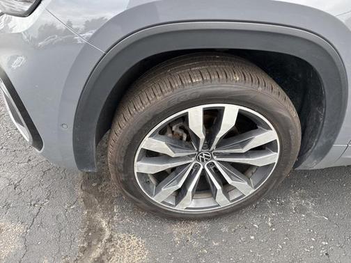 2022 Volkswagen Atlas Cross Sport 3.6L V6 SEL Premium R-Line