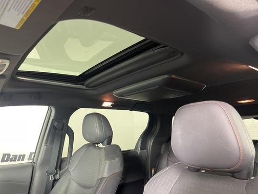 2022 Toyota Sienna XSE 7 Passenger