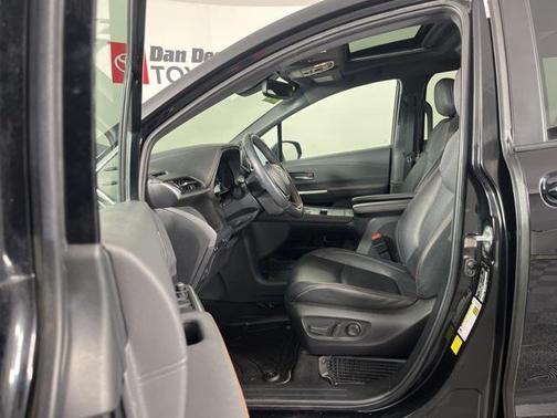 2022 Toyota Sienna XSE 7 Passenger