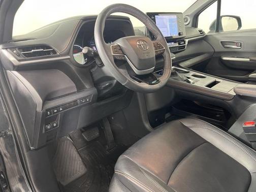 2022 Toyota Sienna XSE 7 Passenger