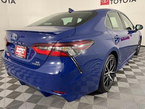 2024 Toyota Camry Hybrid SE